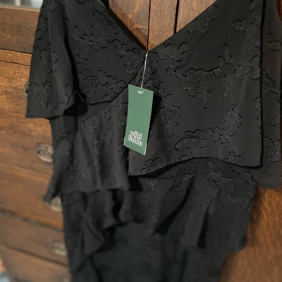 This dress is gorgeous! NWT size M ruffled layered dress - Picture 2 of 8